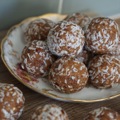 Simple Vegan Carrot Cake Protein Balls Recipe (No Bake)